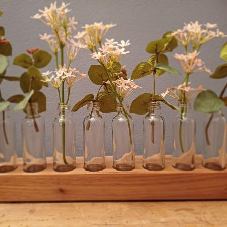 Blumen- und Gräservasen mit 8 Gläsern--werky