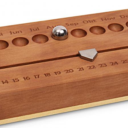 Ewiger Kalender aus Holz kaufen | Steinhöringer Werkstätten