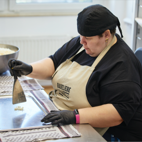 Handgemachte Seife, Seifenstück von BADELIEBE - Tangerine & Gewürznelke-Lebenshilfe Nürnberg-werky