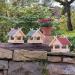 Vogelhaus mit kleinen Dachschindeln Rot--werky