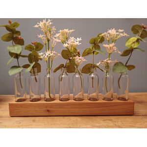 Blumen- und Gräservasen mit 8 Gläsern--werky