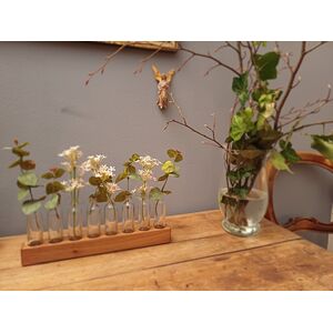 Blumen- und Gräservasen mit 8 Gläsern--werky