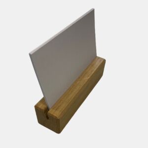 Kartenhalter aus Eiche handgefertigt – Minimalistischer Holzaufsteller für Visitenkarten, Tischnummern & Speisekarten--werky